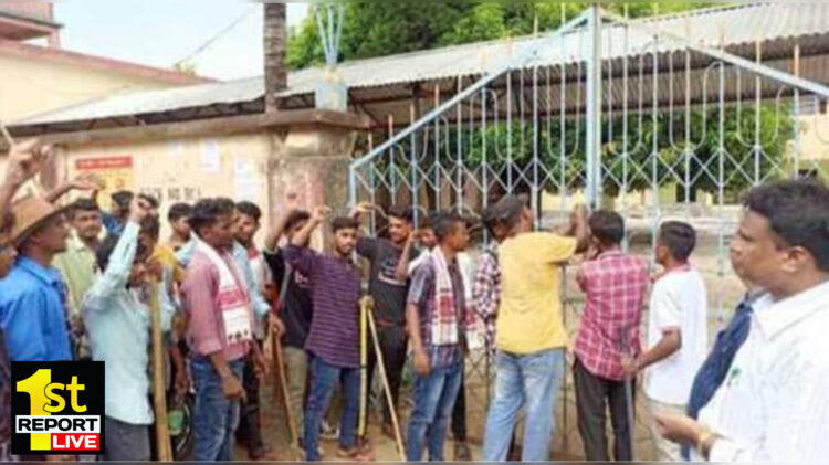 पाकुड़ : इंटर में नामांकन की मांग व बीएड फीस बढ़ोतरी को लेकर कॉलेज में छात्रों ने किया हड़ताल!