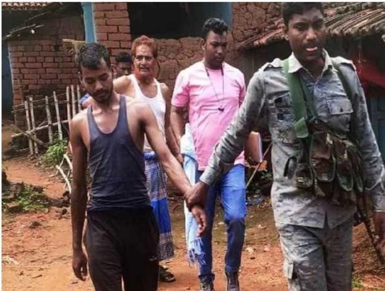 झारखंड के दुमका मानूर अंसारी कलयुगी बेटे ने मामूली विवाद में धारदार हथियार से मां की हत्या आरोपी गिरफ्तार !