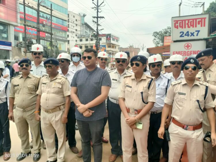 रांची सरजू नर्सिंग होम सीएसआर फंड से ट्रैफिक जवानों के बीच सनग्लासेस वितरण किया!