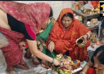 नंदी महाराज पीने लगे दूध और पानी, भक्तों की लगी कतार!