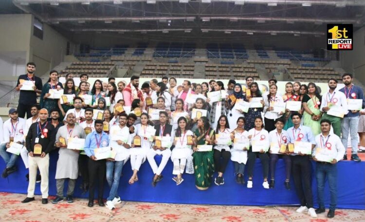 पासवा ने 15000 से अधिक छात्रों को सम्मानित कर इतिहास रचा पासवा राष्ट्रीय अध्यक्ष ने राज्य के टापर्स को नकद राशि भेंट कर उनके उज्जवल भविष्य की शुभकामनाएं एवं आशीर्वाद दिया