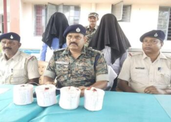 चतरा में 458 ग्राम ब्राउन शुगर के साथ पिता-पुत्र को किया गया गिरफ्तार, एक हुआ फरार , अंतरराष्ट्रीय स्तर 50 लाख रूपये कीमत !