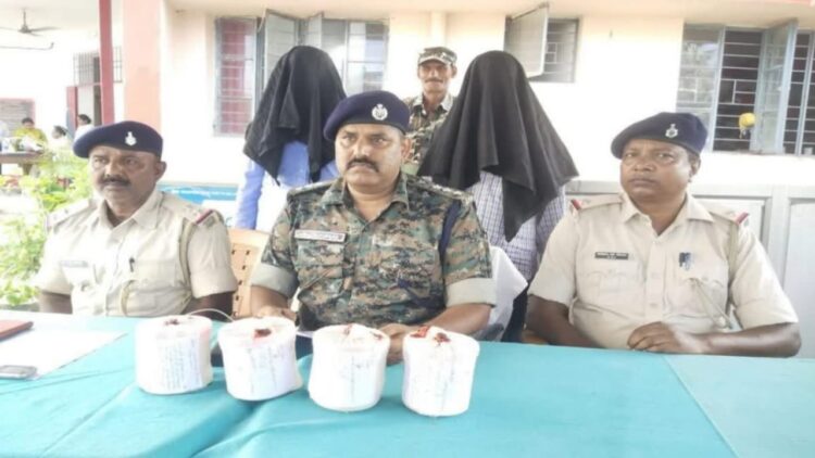 चतरा में 458 ग्राम ब्राउन शुगर के साथ पिता-पुत्र को किया गया गिरफ्तार, एक हुआ फरार , अंतरराष्ट्रीय स्तर 50 लाख रूपये कीमत !