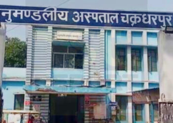 चक्रधरपुर में नाले में गिरे दो बाइक सवार, एक की मौत दूसरे की हालत गंभीर!