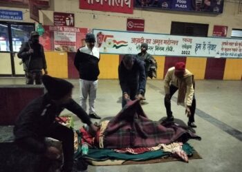 ठंड को देखते हुए देर रात रांची DC ने किया शहर का भ्रमण !!