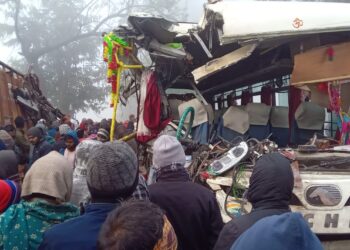 पलामू में भीषण सड़क हादसा, बस और ट्रक में !