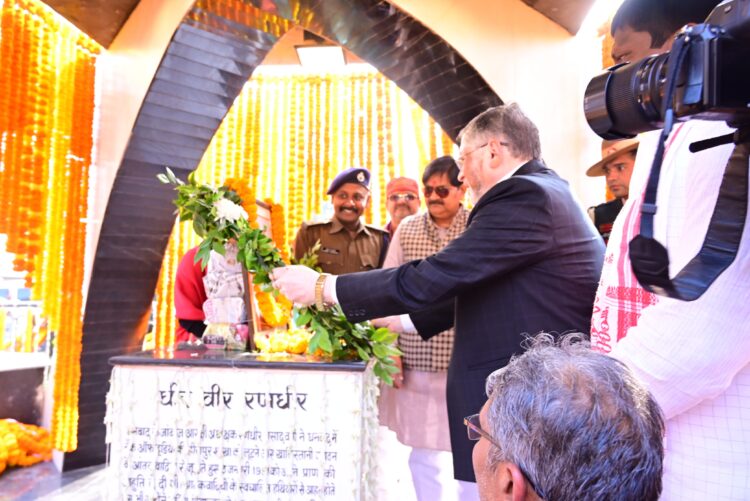 झारखंड के राज्यपाल, अमर शहीद रणधीर प्रसाद वर्मा की प्रतिमा पर श्रद्धांजलि अर्पित की !
