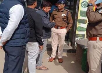 13 लाख की लूट व फायरिंग !
