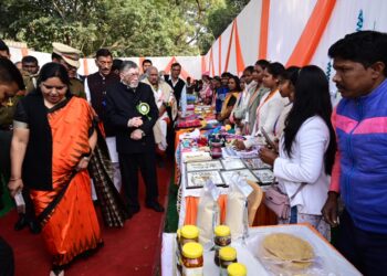 झारखंड राज्यपाल स्वयंसेवी संस्था विकास भारती बिशुनपुर द्वारा आरोग्य भवन कला एवं सांस्कृतिक महोत्सव’ में सम्मिलित हुए।