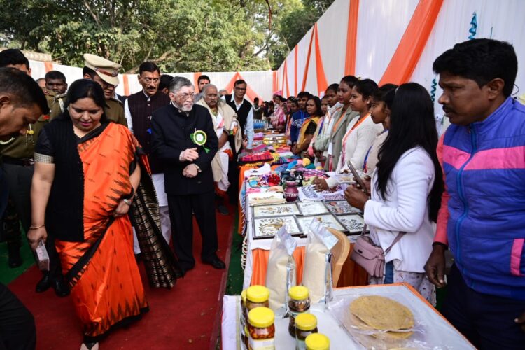 झारखंड राज्यपाल स्वयंसेवी संस्था विकास भारती बिशुनपुर द्वारा आरोग्य भवन कला एवं सांस्कृतिक महोत्सव’ में सम्मिलित हुए।