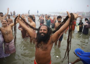 आस्था के महापर्व महाकुम्भ-2025 के पहले स्नान पर उमड़ा अपार जनसैलाब !
