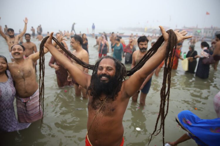 आस्था के महापर्व महाकुम्भ-2025 के पहले स्नान पर उमड़ा अपार जनसैलाब !