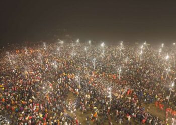 गंगा जल अमृत समान, साधु संत लगाते हैं डुबकी, अपने इष्ट देव को पाते हैं सन्निकट !