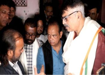 रांची गायब 2 सगी बहनों के परिजन से मिलने पहुंचे मंत्री इरफान !