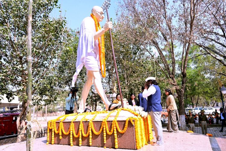 झारखंड मुख्यमंत्री हेमंत सोरेन ने राष्ट्रपिता महात्मा गांधी को उनकी पुण्यतिथि पर किया नमन !