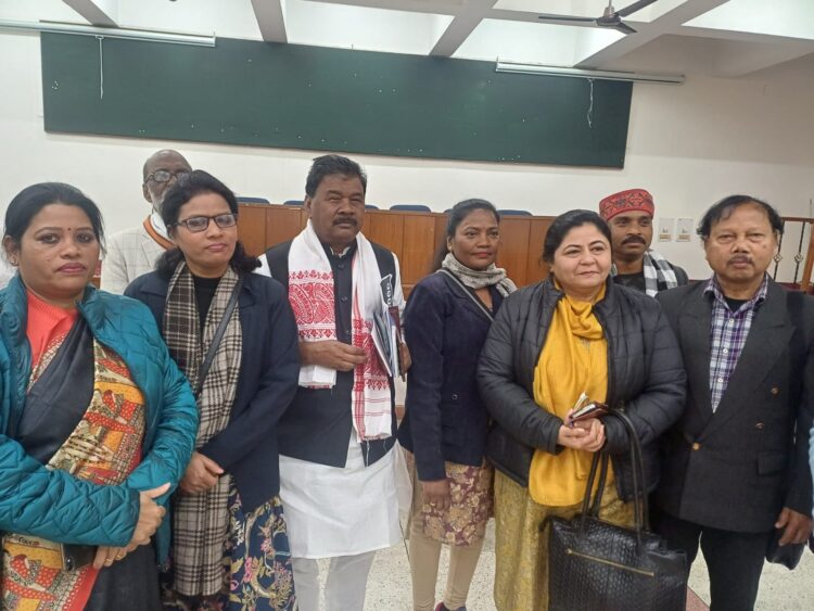 विधानसभा चुनाव में पसीना बहा रहे है बंधु तिर्की !