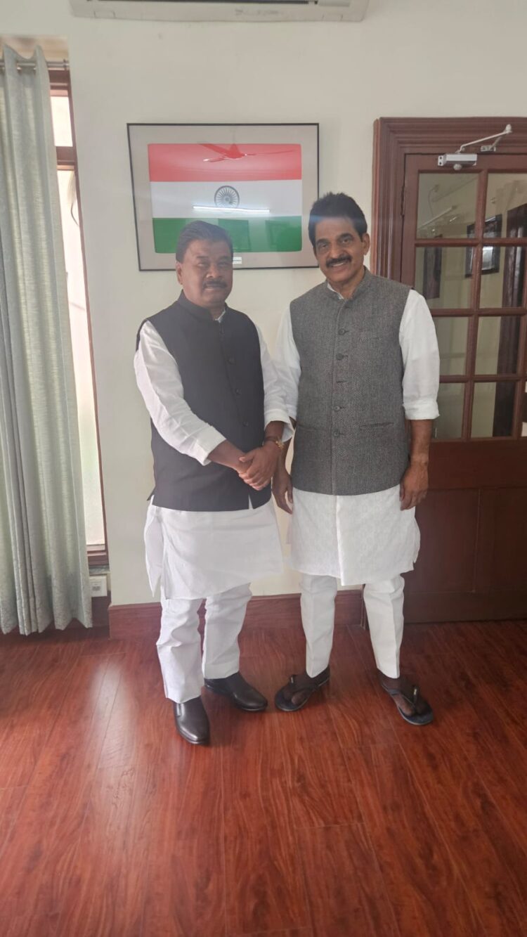 झारखंड़ के अध्यक्ष  बंधु तिर्की ने पार्टी महासचिव के सी वेणुगोपाल से दिल्ली में मुलाकात की !
