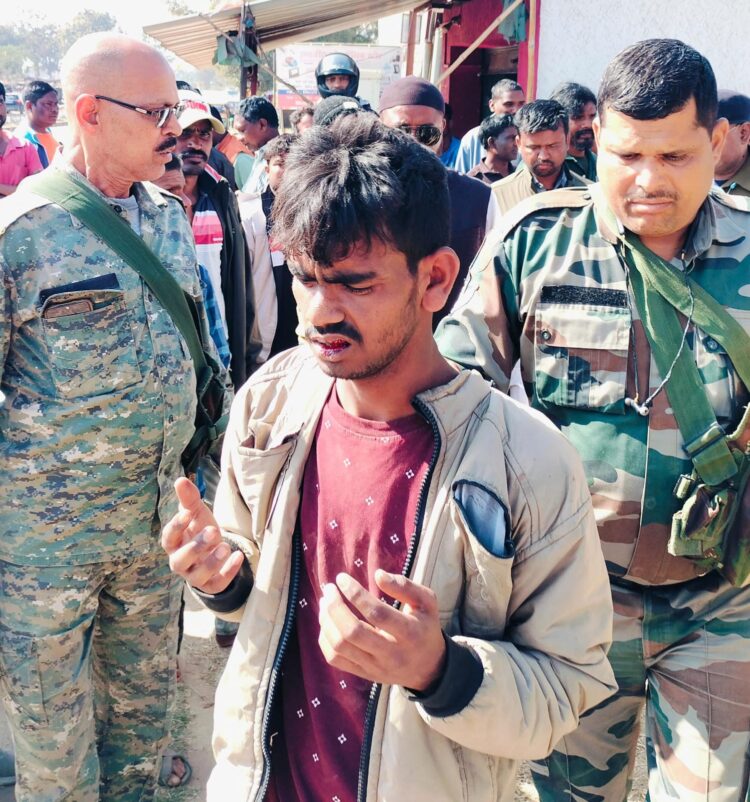 कार चोरी करते ग्रामीणों ने आरोपी को पकड़ा !