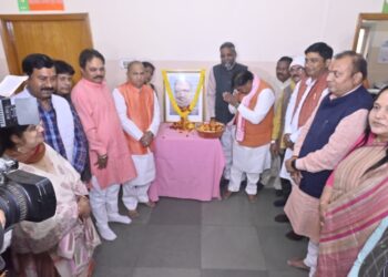 दीनदयाल जी का बलिदान राष्ट्रसेवा केलिए सदैव प्रेरित करता !