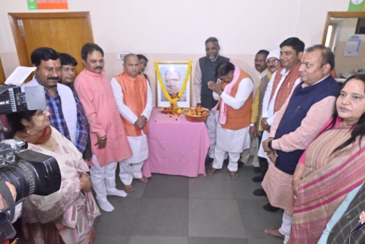 दीनदयाल जी का बलिदान राष्ट्रसेवा केलिए सदैव प्रेरित करता !