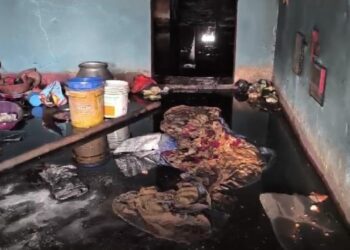 घर में लगी आग, चपेट में आने से दंपत्ती की हुई मौत !