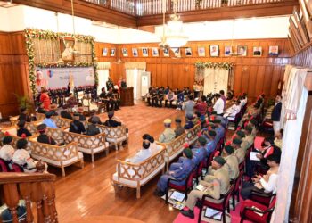 झारखंड के  राज्यपाल संतोष गंगवार राज्य के अधिक से अधिक युवाओं को एनसीसी और एनएसएस से जुड़ने का आह्वान किया!