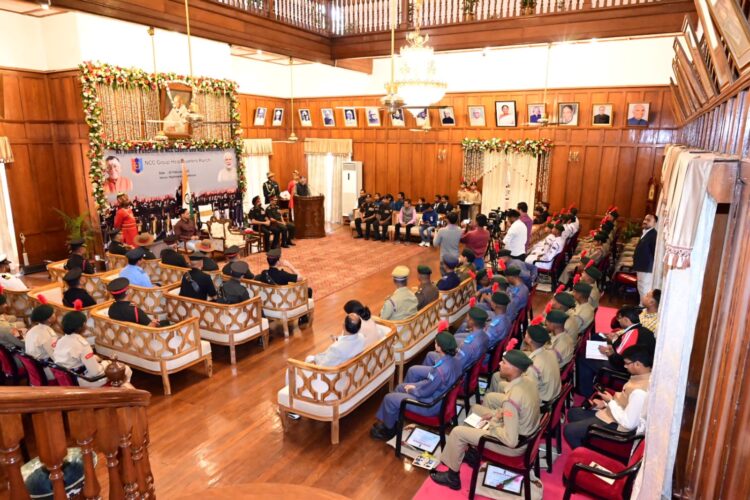 झारखंड के  राज्यपाल संतोष गंगवार राज्य के अधिक से अधिक युवाओं को एनसीसी और एनएसएस से जुड़ने का आह्वान किया!