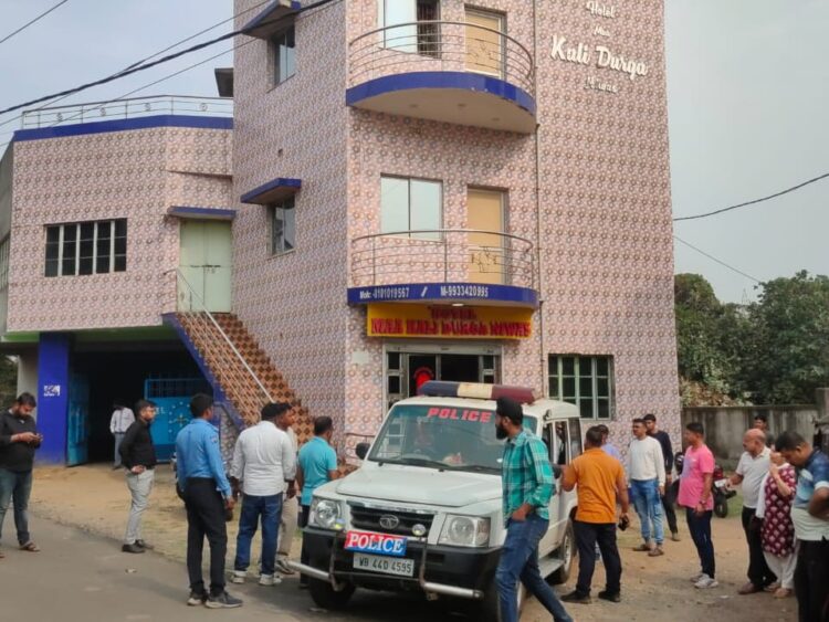 होटल के कमरे में पंखे से लटका मिला लोन ब्रोकर का शव !