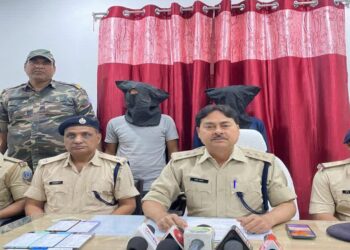 गिरिडीह साइबर पुलिस ने मुफस्सिल थाना इलाके के पपरवाटांड में छापा मारा !