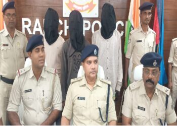खादगढ़ा बस स्टैंड से पुलिस ने हथियार और अफीम के साथ 3 तस्करों को किया गिरफ्तार !