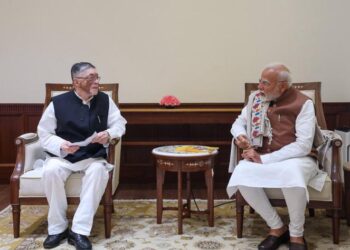 राज्यपाल  संतोष कुमार गंगवार ने आज  प्रधानमंत्री  नरेंद्र मोदी जी से नई दिल्ली में शिष्टाचार भेंट की !