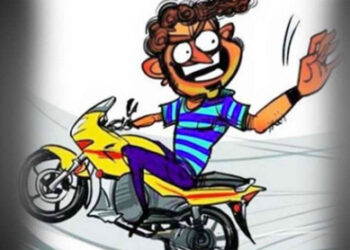 चोरी के एक केस में कोर्ट में हाजिरी लागाकर बाहर बाइक चुराने लगा !