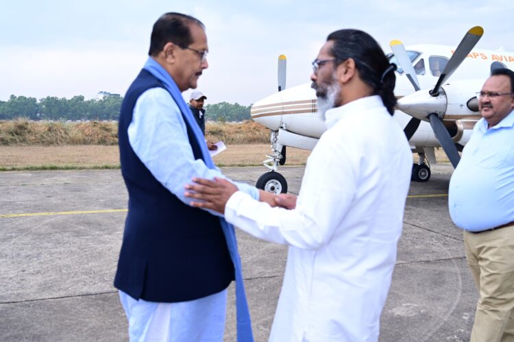 मुख्यमंत्री हेमंत सोरेन ने वित्त मंत्री राधाकृष्ण किशोर से उनके स्वास्थ्य की जानकारी ली !