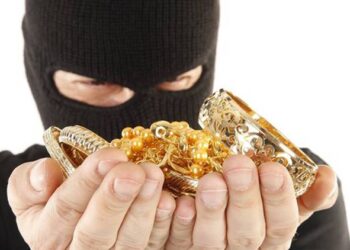ज्वेलरी शॉप में चोरी, 20 लाख के गहने उड़ा ले गये चोर !