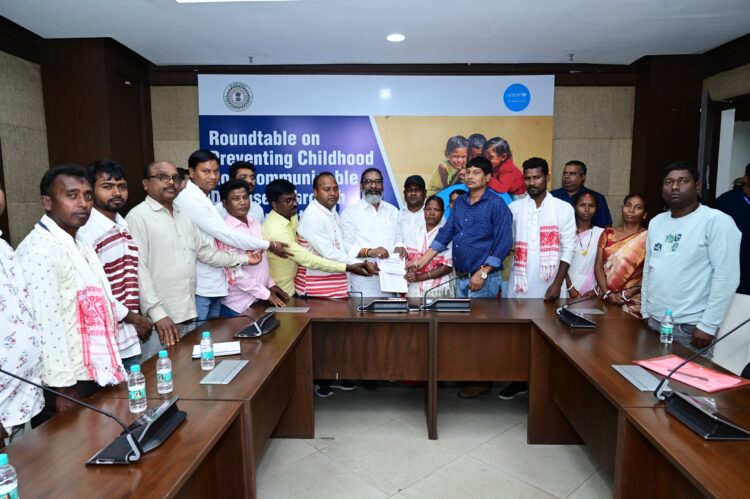 हेमन्त सोरेन से आज झारखंड विधानसभा में  सरना समिति के एक प्रतिनिधिमंडल ने मुलाकात की।