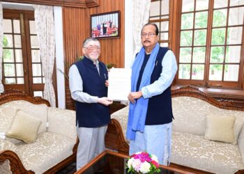 कुलाधिपति संतोष कुमार गंगवार से आज राज्य के  वित्त मंत्री  राधाकृष्ण किशोर ने राज भवन में भेंट की !