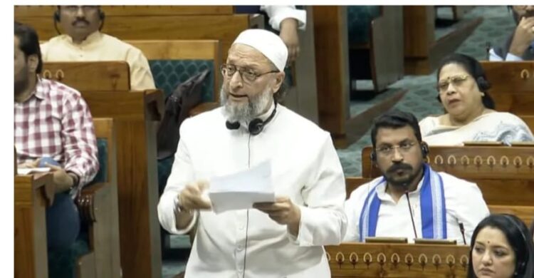 ओवैसी ने बिल फाड़कर किया विरोध !
