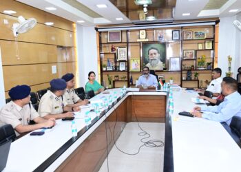 मुख्यमंत्री ने अधिकारियों को कई महत्वपूर्ण दिशा-निर्देश दिए !