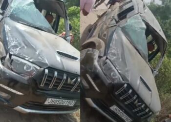 बेकाबू होकर पलटी स्कॉर्पियो !