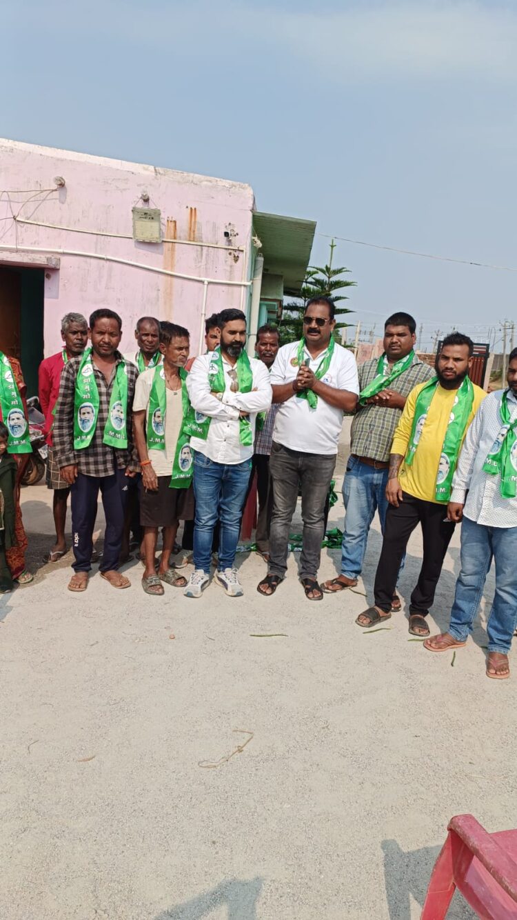 रातु में कई लोगों ने ली JMM की सदस्यता !