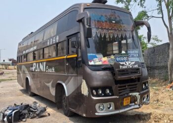 जमशेदपुर में बस ने स्कूटी सवार को मारी टक्कर !