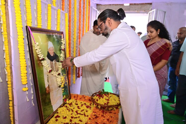 मुख्यमंत्री  हेमन्त सोरेन ने स्व० हरिशंकर पत्रलेख को दी भावभीनी श्रद्धांजलि !