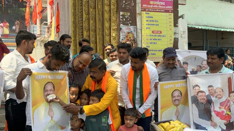 रघुवर दास जी को जन्मदिन पर पहाड़ी मंदिर में पूजा अर्चना किया !