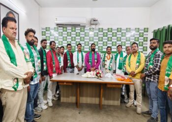 JMM में शामिल हुए रांची और पलामू के सैकड़ों लोग !