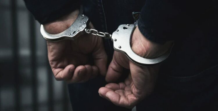 सीबीआई ने 10 हजार रुपये घूस लेते हुए गिरफ्तार किया !