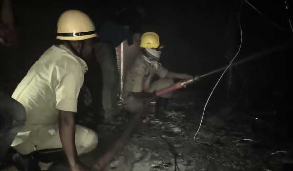 रांची के मेन रोड पर ब्यूटी पार्लर में आग !
