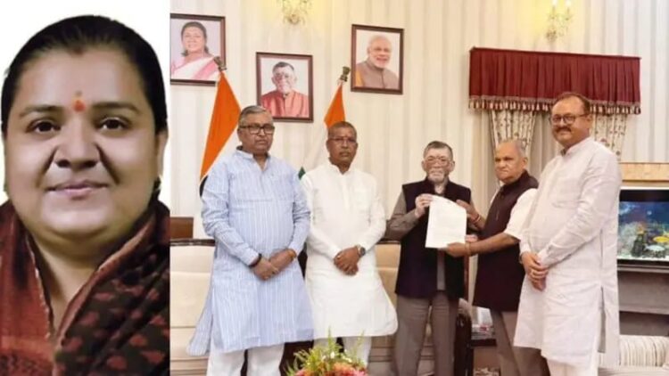 कांग्रेस विधायक श्वेता सिंह के नाम तीन पैन कार्ड  !