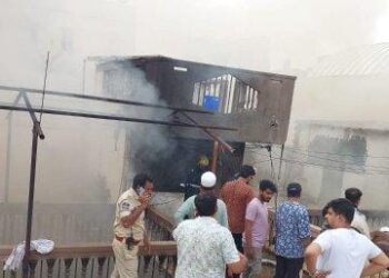 चारमीनार के पास इमारत में लगी आग !