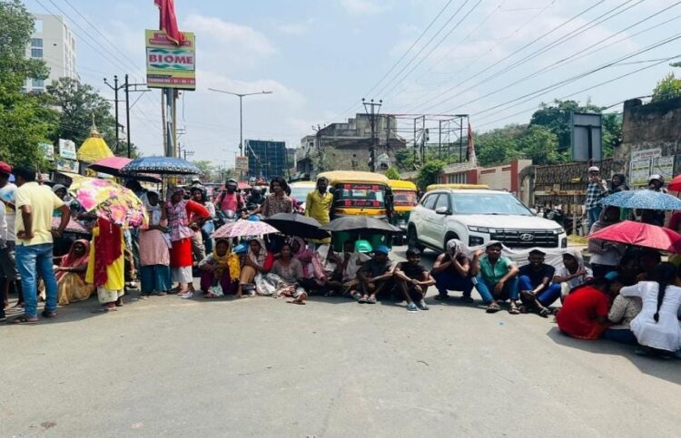 युवक की घर में घुसकर हत्या !
