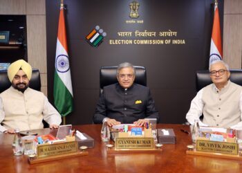 मतदाता सूची को शत प्रतिशत संतुष्टि के करीब बनाएं !